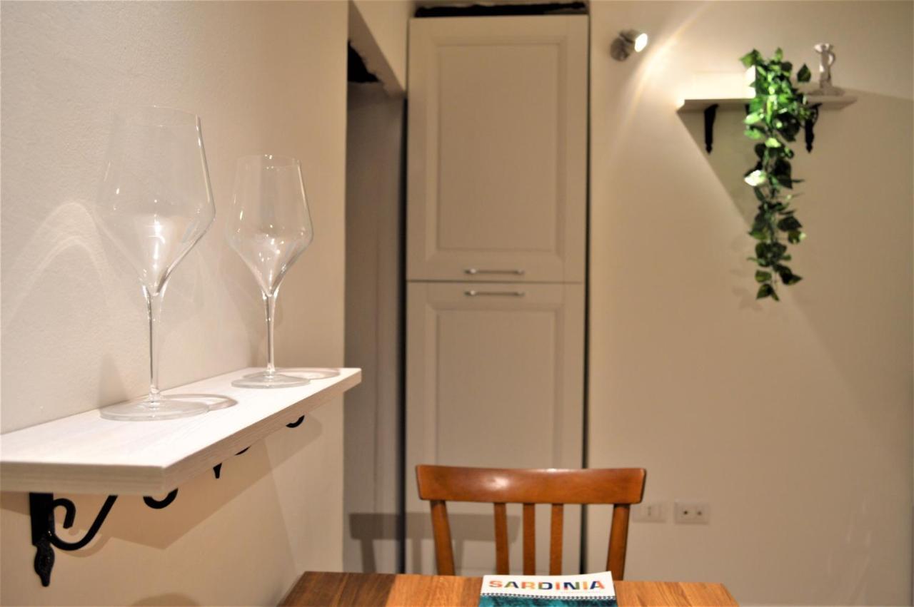 Domu 600 - Suite Mini Appartamento Cagliari Centro Storico Exterior foto