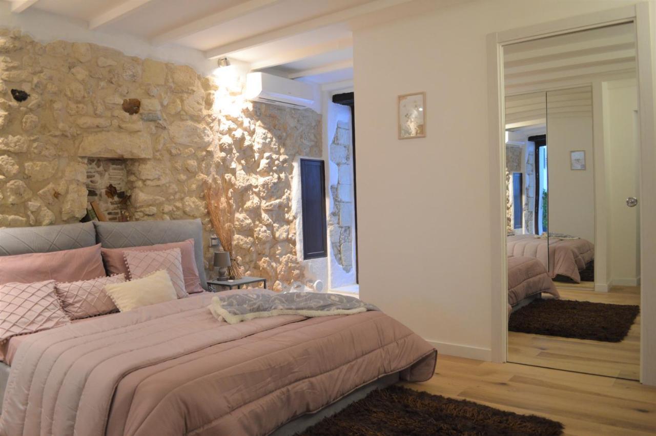 Domu 600 - Suite Mini Appartamento Cagliari Centro Storico Exterior foto